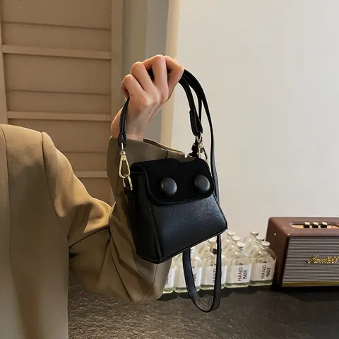 Damen Vintage Mini PU Leder Umhängetasche Dual Dekorative Knöpfe Klappe Kleine Eckige Handtasche Mit Goldener Hardware Schultertasche Für Alltag