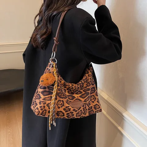 Damen Tragetasche mit Leopardenmuster PU-Leder Große Kapazität Umhängetasche Hobo Tasche mit Plüschbär-Anhänger Quaste Mode Handtasche