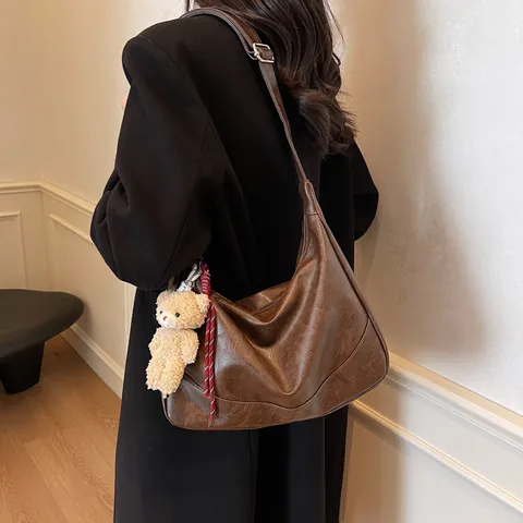 Bolso Hobo de Cuero PU Retro para Mujer Gran Capacidad Bolso de Hombro Casual Con Colgante de Oso de Peluche y Pañuelo de Seda Correa Ajustable