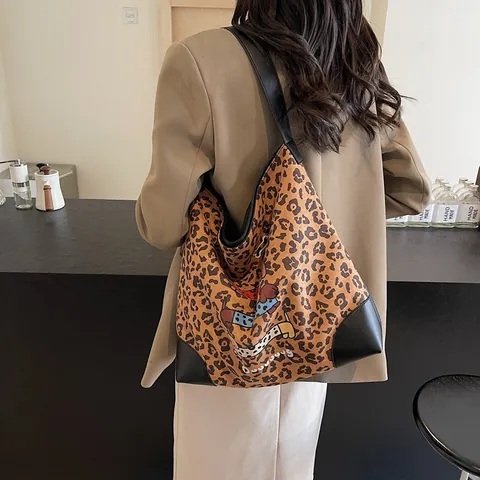 Women's American Vintage Leopard Print Suede Fabric Tote Bag Large Capacity Shoulder Bag With Cartoon Dachshund Pattern Zipper Closure Shopping Bag