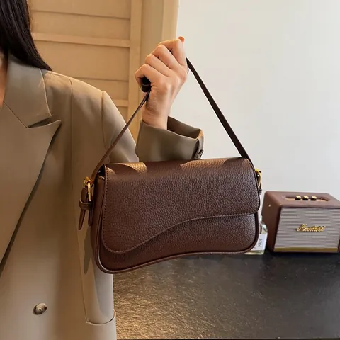 Borsa a Tracolla da Donna in Pelle PU con Texture Litchi Patta a Onde Chiusura Magnetica Hardware Dorato Piccola Borsa Quadrata