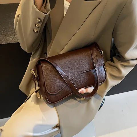 Borsa a Tracolla da Donna in Pelle PU con Texture Litchi Patta a Onde Chiusura Magnetica Hardware Dorato Piccola Borsa Quadrata