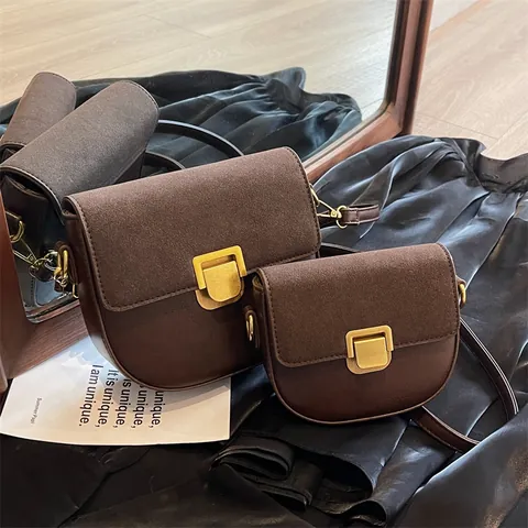 Borsa a Sella da Donna Retro in Camoscio e Pelle Sintetica con Cuciture a Contrasto Borsa a Tracolla con Chiusura a Lucchetto Moda Classica