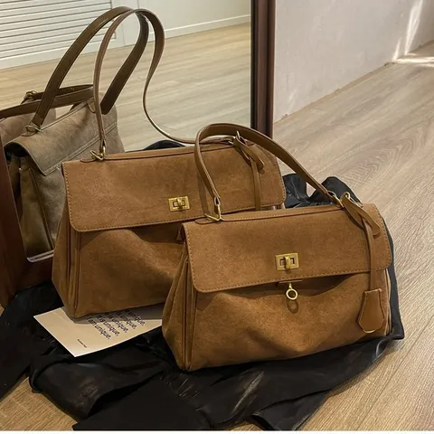 Vintage Suede Large Capacity Shoulder Bag For Women Sophisticated Commuter Handbag With Gold Lock And Adjustable Strap