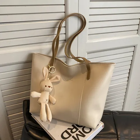 Bolso Tote de Cuero PU de Gran Capacidad para Mujer Bolso de Hombro Minimalista con Colgante de Conejo Bolso Color Sólido