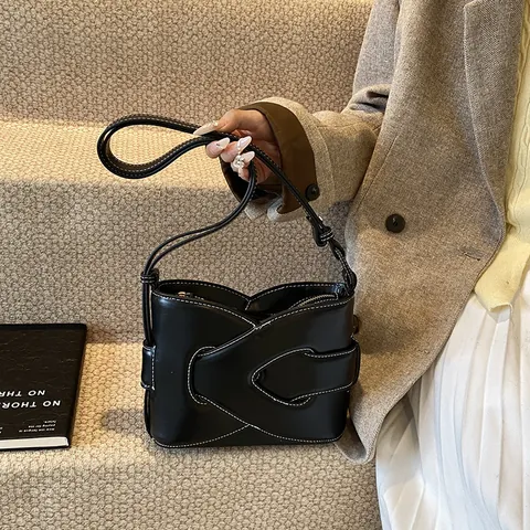 Vintage PU Leather Underarm Shoulder Bag With Contrast Stitching Cross Layered Niche Design Small Crossbody Bag For Women