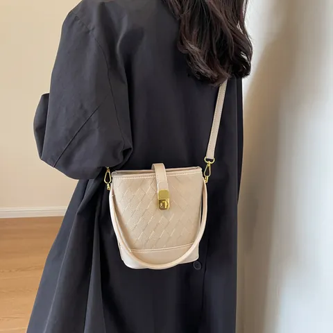 Bolso Bombonera Acolchado para Mujer Piel PU Color Contraste Bolso de Hombro Con Cierre Dorado Bolso de Moda Uso Diario