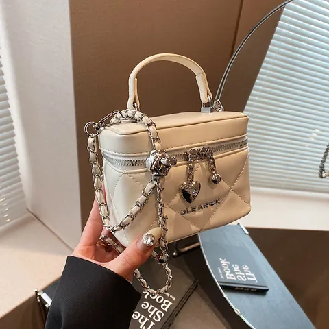 Damen Gesteppte PU Leder Mini Handtasche Kette Umhängetasche Mit Herz Anhänger Elegante Kosmetiktasche Henkeltasche Für Party