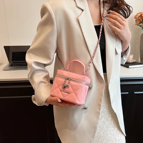 Damen Gesteppte PU Leder Mini Handtasche Kette Umhängetasche Mit Herz Anhänger Elegante Kosmetiktasche Henkeltasche Für Party