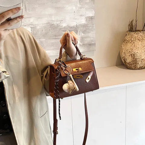 Classic Trapezoid Shape Handbag Faux Leather Shoulder Crossbody Bag With Baseball Charm Metal Lock Fashion Women Tote Bag