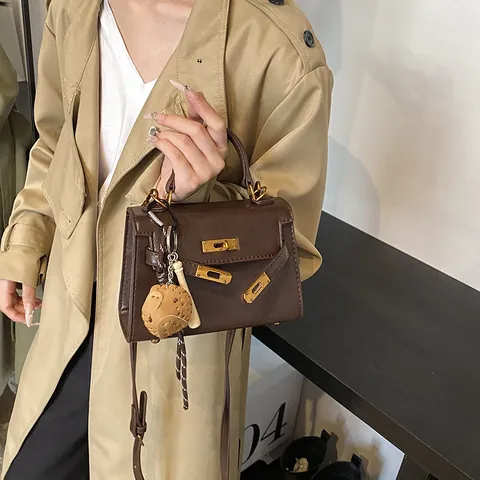 Classic Trapezoid Shape Handbag Faux Leather Shoulder Crossbody Bag With Baseball Charm Metal Lock Fashion Women Tote Bag