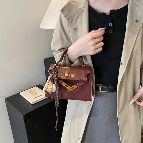 Classic Trapezoid Shape Handbag Faux Leather Shoulder Crossbody Bag With Baseball Charm Metal Lock Fashion Women Tote Bag