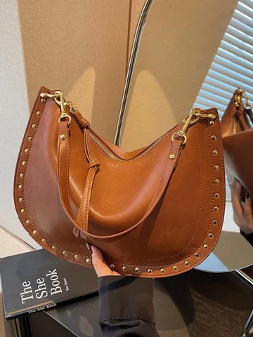 Dames Vintage PU Leer Hobo Schoudertas Met Klinknagels Ruime Halve Maan Handtas Retro Kwastje Satchel Dagelijkse Tas