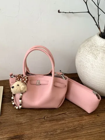 Women Stylish Litchi Pattern PU Leather Bucket Bag Minimalist Crossbody Shoulder Bag With Cute Plush Bear Charm Handbag