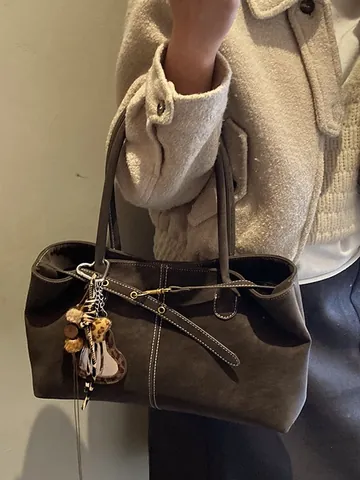 Borsa Tote da Donna in Pelle PU Opaca Retro Grande Capacità Borsa a Spalla Con Pendaglio a Cuore Leopardato Cuciture a Contrasto