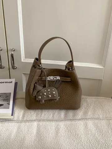 Women Luxury PU Leather Bucket Bag Minimalist Litchi Pattern Handbag With Turn Lock And Horse Charm Shoulder Crossbody Bag