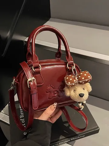Niche Retro Mode PU Leer Mini Vierkante Handtas Voor Dames Koreaanse Stijl Casual Glanzend Schouder Crossbodytas Met Pluche Bedeltje