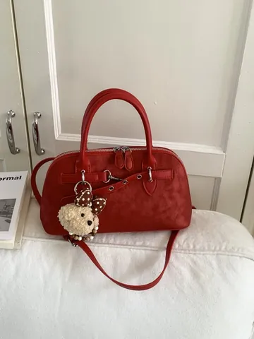 Sac à Main Coquille Vintage en Cuir PU pour Femmes Sac Bandoulière Dépoli Avec Pendentif Ours en Peluche Sac Rétro