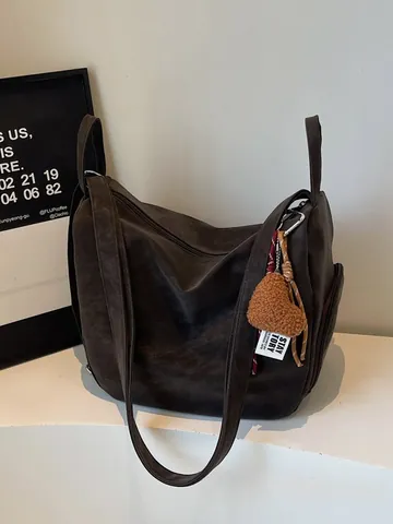 Borsa Tote in Pelle PU Opaca Vintage Grande Capacità per Donna Zaino a Spalla Versatile Con Ciondolo Cuore Peluche Borsa Pendolare