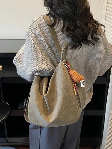 Borsa Tote in Pelle PU Opaca Vintage Grande Capacità per Donna Zaino a Spalla Versatile Con Ciondolo Cuore Peluche Borsa Pendolare