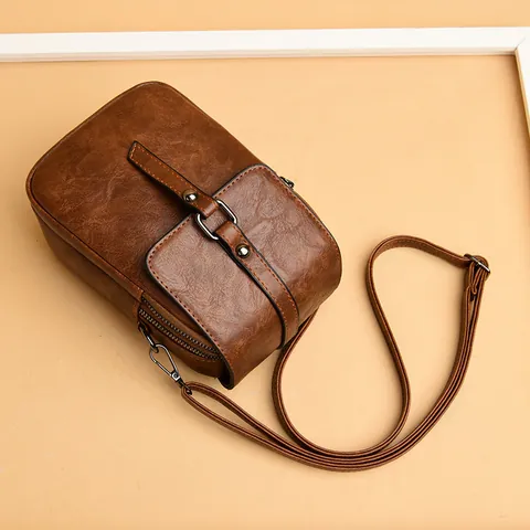 Vintage Damen PU-Leder Kleine Umhängetasche Handytasche Vielseitige Mini-Schultertasche Mit Metallring-Detail Verstellbarer Gurt