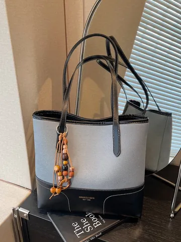 Large Capacity Women Tote Bag PU Leather Canvas Splicing Casual Commuter Shoulder Bag With Wood Bead Charm Contrast Color Handbag