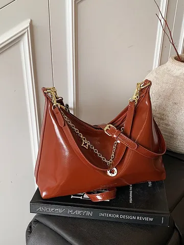 Damen Minimalistische Glänzende Lackleder Hobo Tasche Mit Goldkette Blumenanhänger Mode Alltag Pendeln Schultertasche
