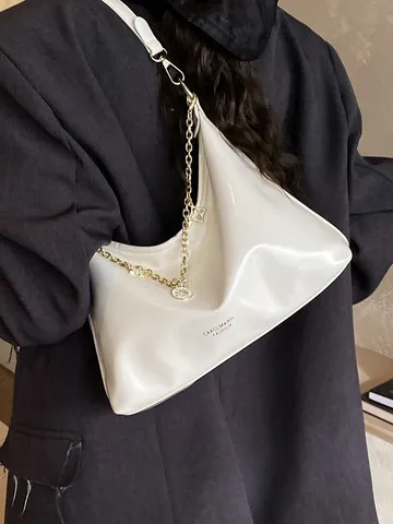 Damen Minimalistische Glänzende Lackleder Hobo Tasche Mit Goldkette Blumenanhänger Mode Alltag Pendeln Schultertasche