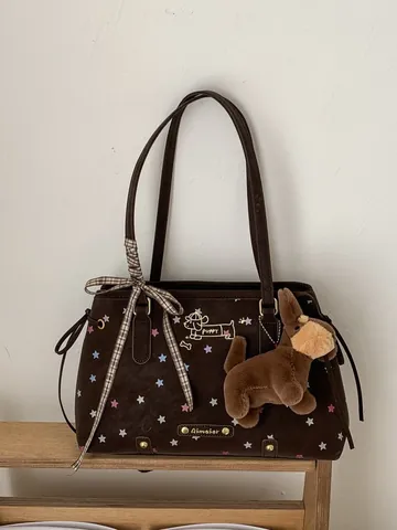 Bolso de Mano de Cuero PU de Gran Capacidad para Mujer Patrón de Estrellas Vintage Bordado de Perro Animado Lazo Colgante Peluche Café