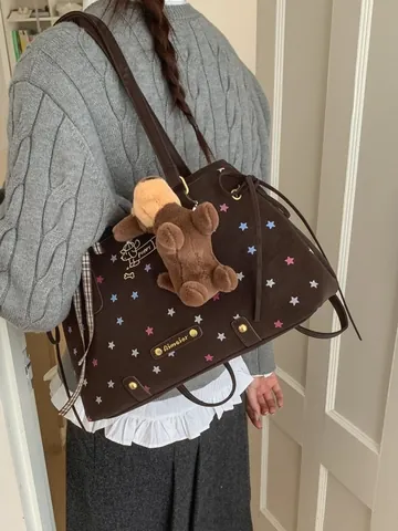 Bolso de Mano de Cuero PU de Gran Capacidad para Mujer Patrón de Estrellas Vintage Bordado de Perro Animado Lazo Colgante Peluche Café