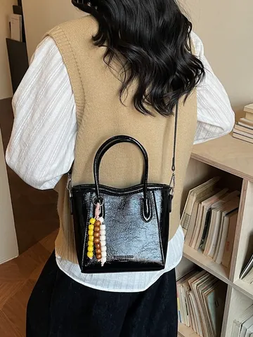 Petit Sac Fourre-Tout en Cuir PU pour Femmes Avec Pendentif en Perles de Bois Sac Bandoulière Réglable Mode Sac à Main Décontracté