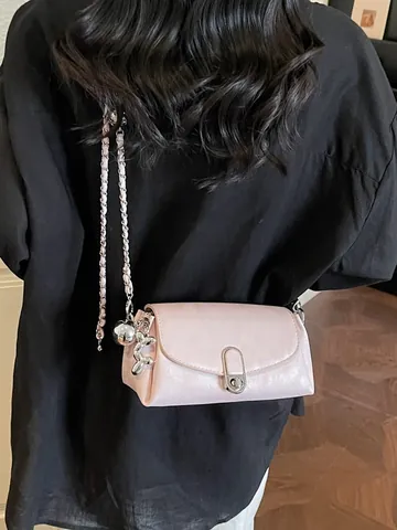 Sac Baguette à la Mode en Cuir PU Chaîne Sac à Épaule Avec Pendentif en Métal Design Niche Sac Bandoulière pour Femmes Daily Party Square Bag