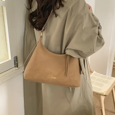 Bolso Hobo de Cuero PU Minimalista para Mujer Color Sólido Forma de Dumpling Bolso de Hombro con Herrajes Dorados Retro
