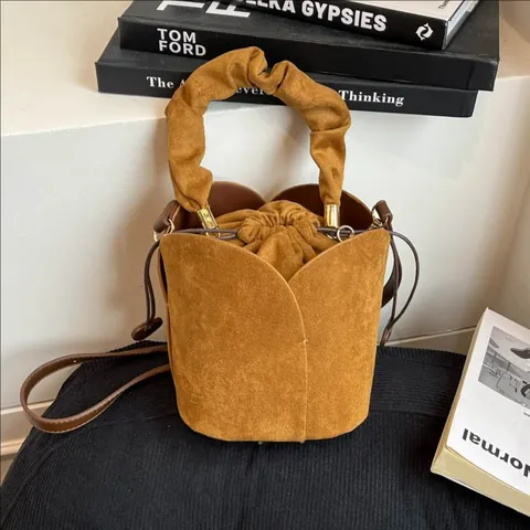 Borsa a Secchiello in Finta Pelle Scamosciata Vintage Petalo per Donna Manico Increspato Coulisse Borsa a Tracolla Forma di Tulipano Con Pendente a Cuore