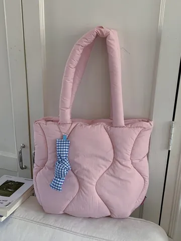 Borsa Tote Trapuntata da Donna Grande Capacità Leggera in Nylon Minimalista Con Ciondolo a Fiocco Borsa a Tracolla per Pendolarismo