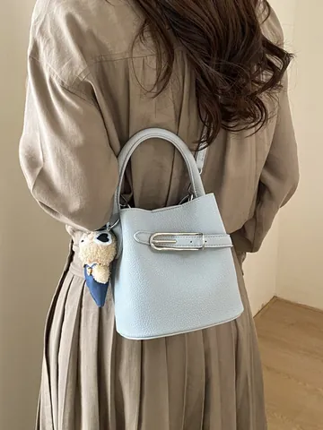 Borsa a Secchiello da Donna in Pelle PU Minimalista Trama Litchi Borsa a Mano Con Ciondolo a Orso Retrò Borsa a Tracolla Singola