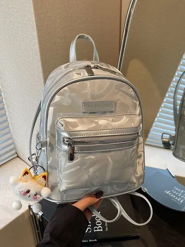 Mochila Mini de Cuero PU para Mujer Con Colgante de Peluche Letra Grabada Geométrica Bolso de Hombro para Viaje Elegante Daypack Casual para Uso Diario