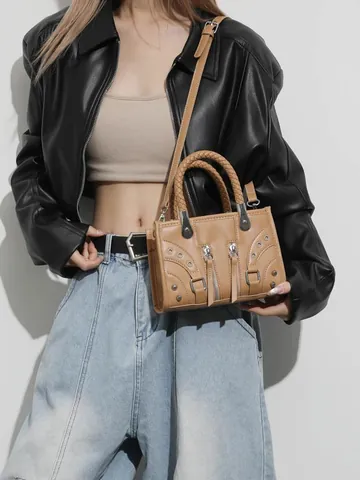 Γυναικεία Vintage Punk Τσάντα Crossbody από Δέρμα PU Με Πριτσίνια Μεταλλικές Τρύπες Πλεκτή Λαβή Μοτοσικλέτα Μικρή Τετράγωνη Τσάντα