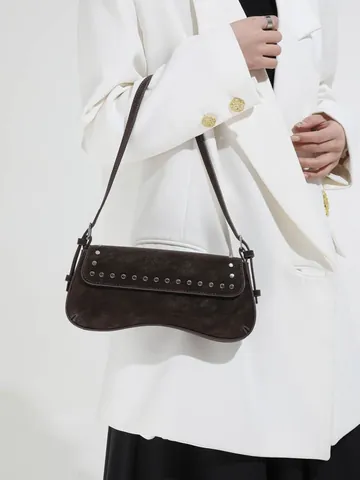 Bolso Baguette Vintage con Remaches para Mujer PU de Axila de Hombro Minimalista Color Sólido Bolso de Mano Casual de Solapa