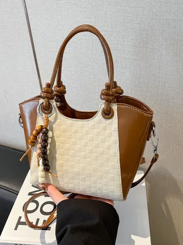 Sac Seau pour Femmes Design de Niche en Cuir PU Épissage en Damier Avec Charme Perlé Sac à Main Bandoulière Accessoire de Mode