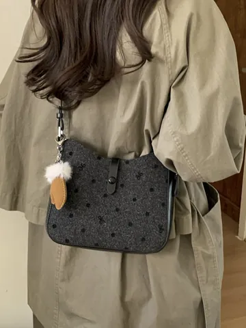 Damen Retro Punktmuster Schleife Wollstoff Schultertasche Minimalistisch PU Leder Umhängetasche Mit Plüsch Handschuh Anhänger