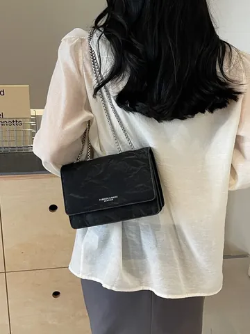 Borsa a Tracolla Piccola Quadrata da Donna in Pelle PU Increspata Minimalista con Catena in Metallo per Viaggi Quotidiani