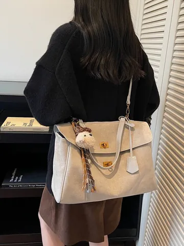 Bolso Tote de Cuero PU Mate Vintage de Gran Capacidad para Mujer Bolso de Hombro Versátil Bolso de Trabajo Con Colgante de Peluche