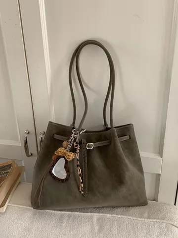 Borsa Tote in PU Effetto Scamosciato Retrò Minimalista per Donna Borsa a Tracolla di Grande Capacità con Pendenti a Cuore Leopardati