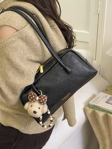 Women Vintage PU Leather Boston Bag Minimalist Sophisticated Letter Print Shoulder Bag With Bear Pendant Retro Fashion Underarm Bag Handbag