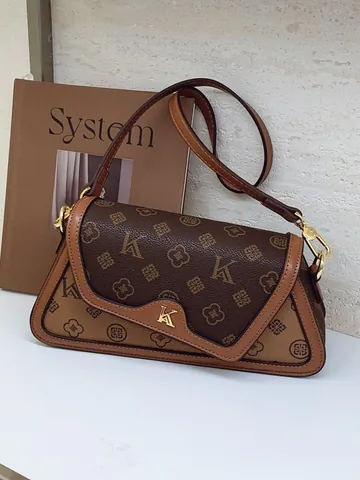 Vintage Monogramm Druck PU Leder Baguette Tasche Für Damen Kontrastfarbe Asymmetrische Klappe Schulter Umhängetasche Mit Gold Metall Logo