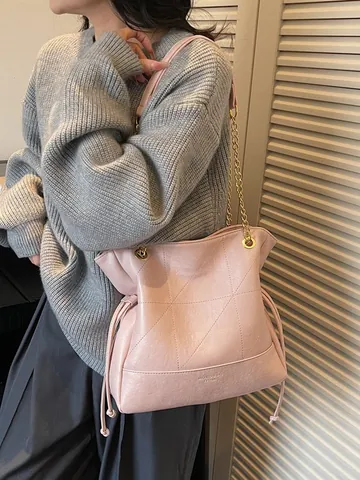 Women Retro Geometric Quilted Tote Bag Large Capacity PU Leather Bucket Shoulder Bag With Gold Chain Strap Commuter Handbag