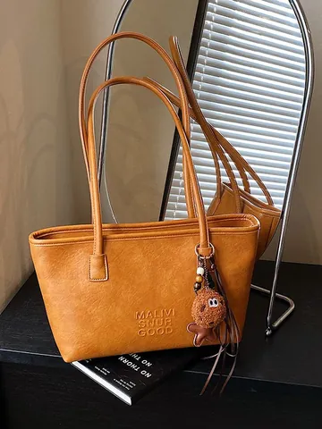 Borsa Tote da Donna in Pelle PU Vintage di Grande Capacità Con Pendente a Biscotto di Peluche Borsa a Spalla Versatile Pendolare