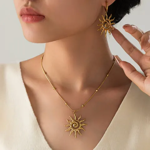 Conjunto De Collar Y Pendientes Con Colgante De Sol Acero Inoxidable Chapado En Oro Diseño De Espiral Cadena Serpiente Mujer