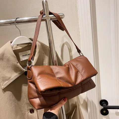 Bolso de Axila de Cuero PU Acolchado para Mujer Bolso de Hombro Cuadrado de Moda Puffy Bolso Baguette de Color Sólido Con Correa Ajustable Bolso Bandolera para Viaje Diario